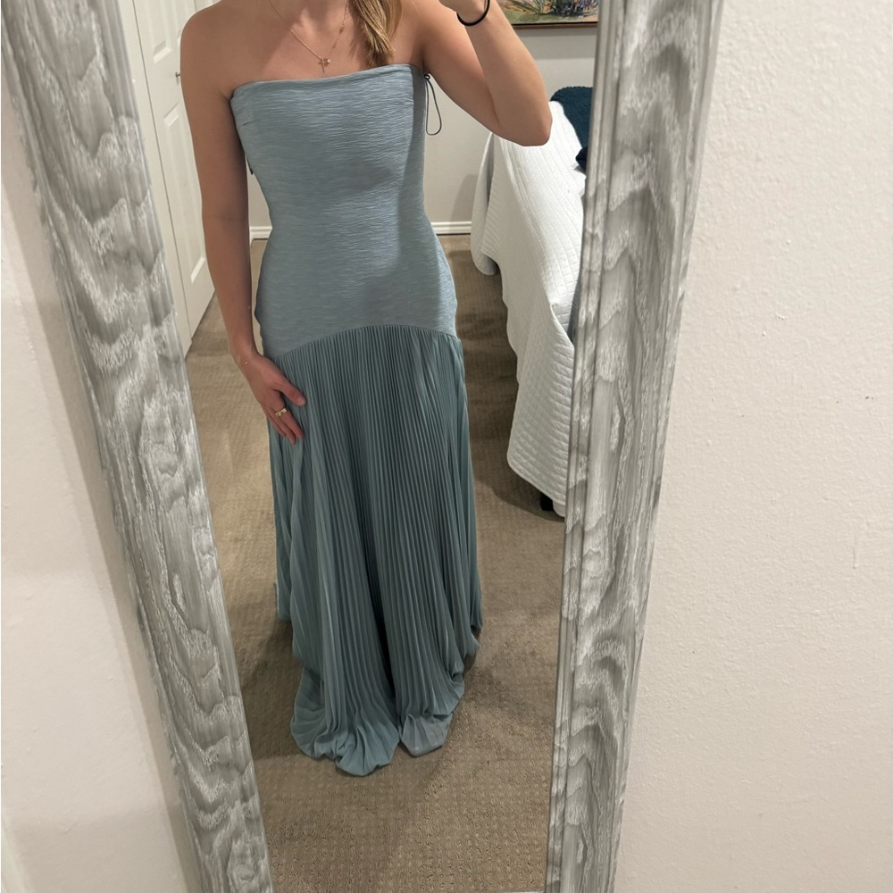 NWT Sold out Alexis Sunniva dress